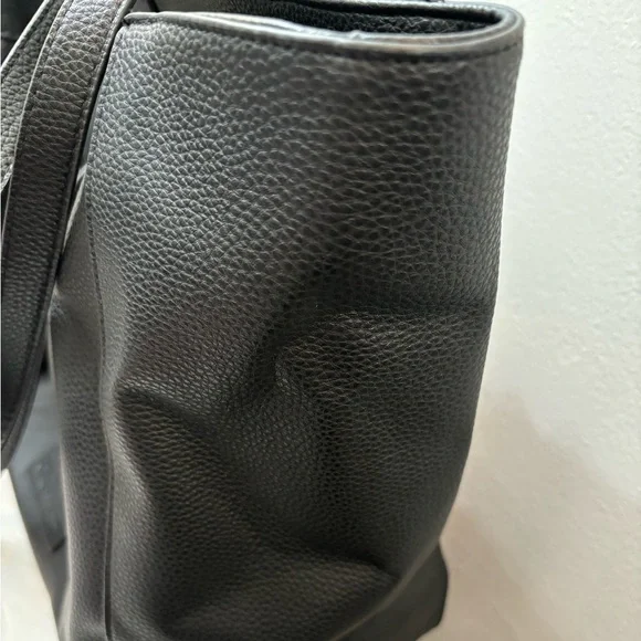 Danielle Nicole It’s A Small World Purse - Picture 7 of 7